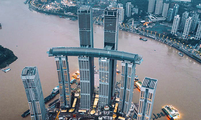 Khám phá toà Skybridge - “Khủng long” vắt ngang bầu trời Trùng Khánh